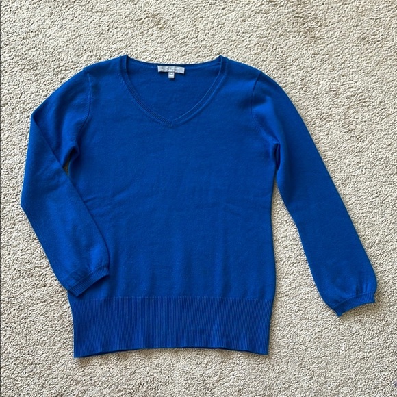 Neiman Marcus Cashmere Collection Classic V Neck 100% Cashmere Sweater Women’s S - Picture 1 of 11